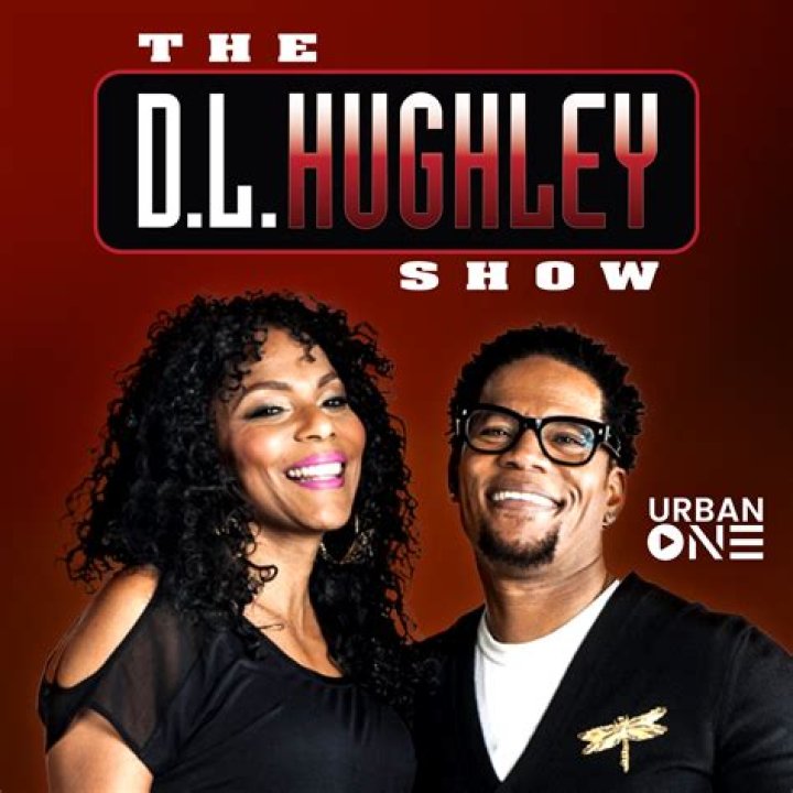 
Dl Hughley Passed Out On Stage, Did He Collapse From Drugs 