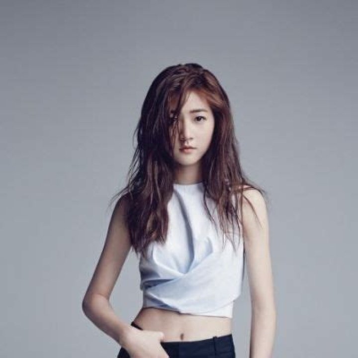 
Kim Sae Ron Is Criticized After Her Friend Reveals That She Hosted an Alcohol-Theme Birthday Party 