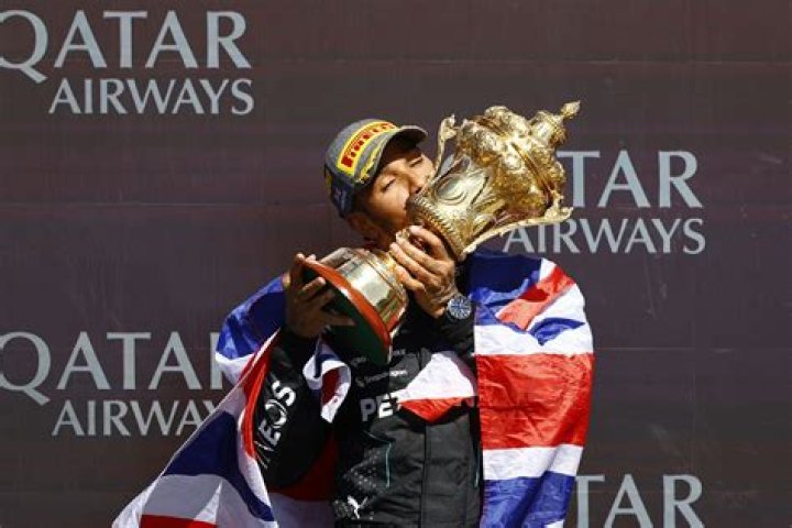 Lewis Hamilton Wiki, Height, Age, Girlfriend, Biography, Net Worth