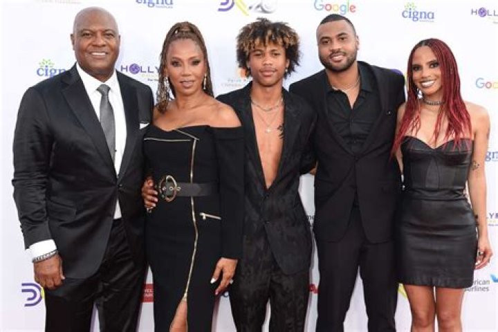 Who are Holly Robinson Peetes Parents? Holly Robinson Peete Biography, Parents Name, Nationality and More
